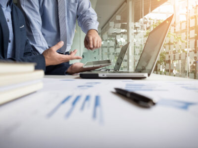 business adviser analyzing financial figures denoting the progress in the work of the company scaled Marketing para PYMES