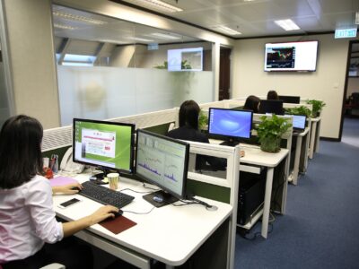 business man 1572059 1280 Creación y Gestión de microempresas