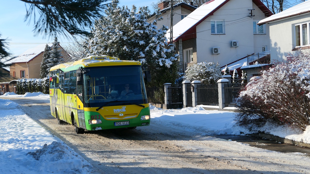 winter bus 5956156 1280