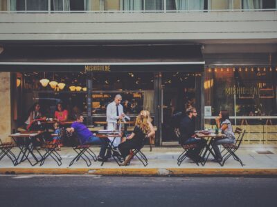 outdoor dining 1846137 1280 Camarero Servicio de Bar